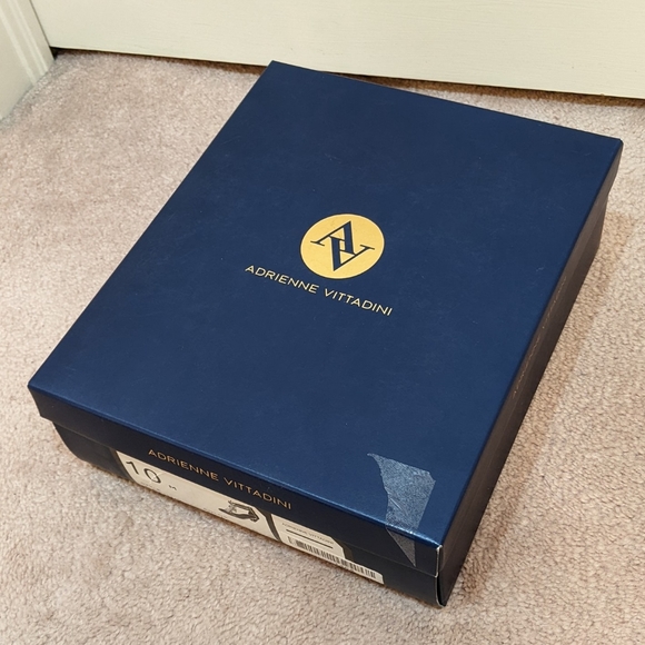 Adrienne Vittadini Flower Sandals - Picture 9 of 10